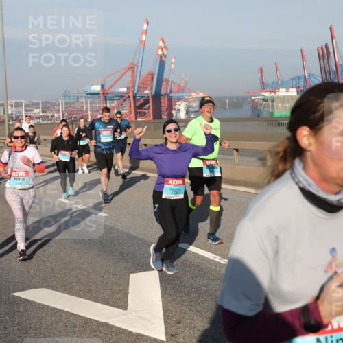 03.10.2025 - Köhlbrandbrückenlauf Yannick Fuchs http://msf.ph/oto/9178191 03.10.2025 08:49:45 Position 2 1671, 1659, 3726, 2089 meine-sportfotos.de
