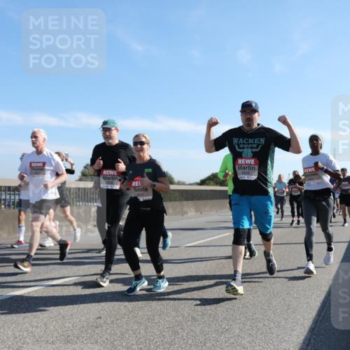 03.10.2025 - Köhlbrandbrückenlauf Yannick Fuchs http://msf.ph/oto/9178192 03.10.2025 11:17:35 Position 3 4031, 2025, 6658, 435 meine-sportfotos.de