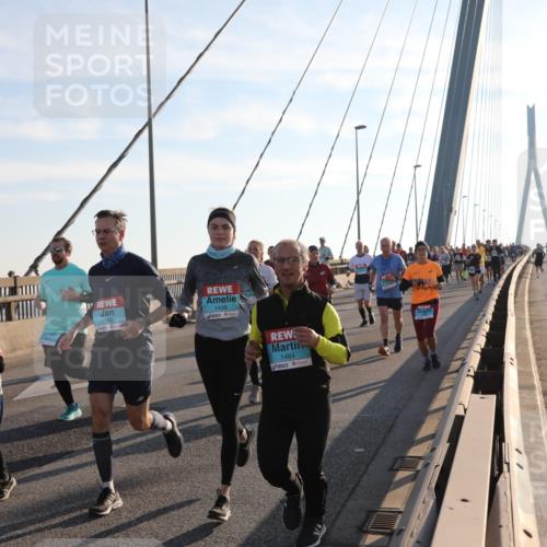 03.10.2025 - Köhlbrandbrückenlauf Yannick Fuchs http://msf.ph/oto/9178199 03.10.2025 08:30:27 Position 1 2074, 10, 1439, 1438, 1464 meine-sportfotos.de