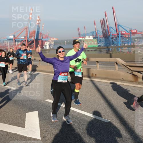 03.10.2025 - Köhlbrandbrückenlauf Yannick Fuchs http://msf.ph/oto/9178200 03.10.2025 08:49:46 Position 2 1659, 3726, 2089 meine-sportfotos.de
