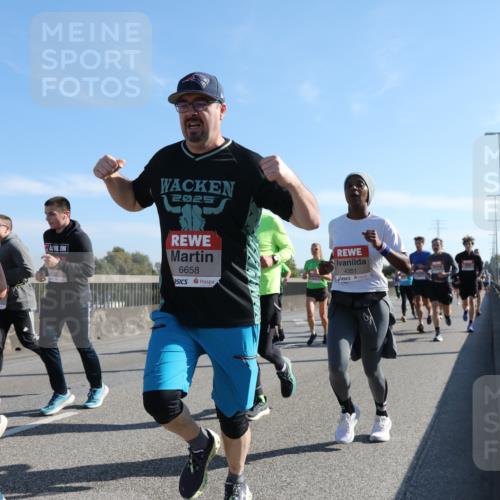 03.10.2025 - Köhlbrandbrückenlauf Yannick Fuchs http://msf.ph/oto/9178201 03.10.2025 11:17:35 Position 3 4031, 2025, 6658, 4351 meine-sportfotos.de
