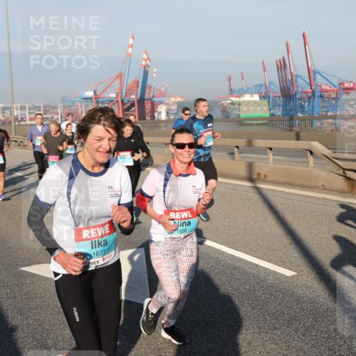 03.10.2025 - Köhlbrandbrückenlauf Yannick Fuchs http://msf.ph/oto/9178223 03.10.2025 08:49:47 Position 2 1671, 1659 meine-sportfotos.de