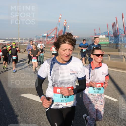 03.10.2025 - Köhlbrandbrückenlauf Yannick Fuchs http://msf.ph/oto/9178229 03.10.2025 08:49:47 Position 2 1671, 1659 meine-sportfotos.de