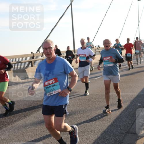03.10.2025 - Köhlbrandbrückenlauf Yannick Fuchs http://msf.ph/oto/9178230 03.10.2025 08:30:30 Position 1 1325, 1523 meine-sportfotos.de