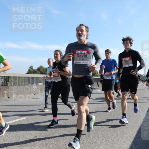 03.10.2025 - Köhlbrandbrückenlauf Yannick Fuchs http://msf.ph/oto/9178232 03.10.2025 11:17:38 Position 3 6348, 4364, 6194, 6193 meine-sportfotos.de