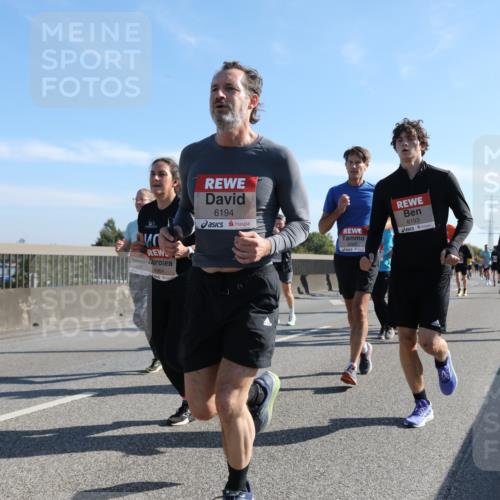 03.10.2025 - Köhlbrandbrückenlauf Yannick Fuchs http://msf.ph/oto/9178234 03.10.2025 11:17:38 Position 3 18, 4751, 4364, 6194, 6193 meine-sportfotos.de