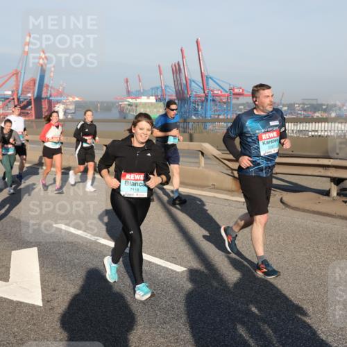 03.10.2025 - Köhlbrandbrückenlauf Yannick Fuchs http://msf.ph/oto/9178243 03.10.2025 08:49:48 Position 2 2118, 2287, 118 meine-sportfotos.de