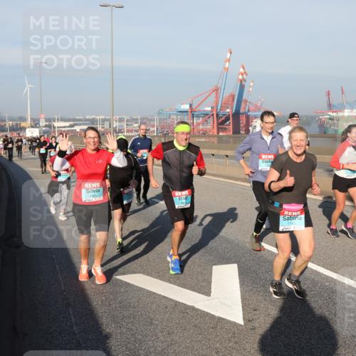 03.10.2025 - Köhlbrandbrückenlauf Yannick Fuchs http://msf.ph/oto/9178262 03.10.2025 08:49:50 Position 2 3487, 1743 meine-sportfotos.de