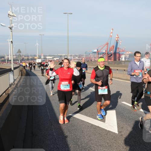 03.10.2025 - Köhlbrandbrückenlauf Yannick Fuchs http://msf.ph/oto/9178265 03.10.2025 08:49:50 Position 2 3487, 3486, 1743 meine-sportfotos.de