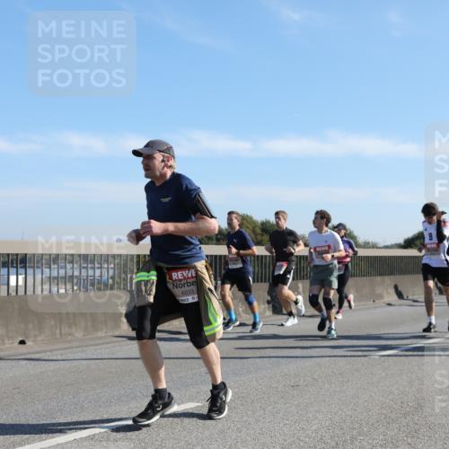 03.10.2025 - Köhlbrandbrückenlauf Yannick Fuchs http://msf.ph/oto/9178283 03.10.2025 11:17:41 Position 3 6033 meine-sportfotos.de