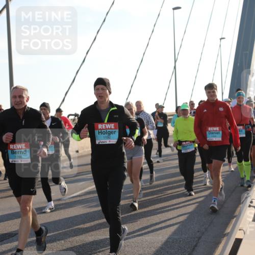03.10.2025 - Köhlbrandbrückenlauf Yannick Fuchs http://msf.ph/oto/9178287 03.10.2025 08:30:37 Position 1 1786, 1192, 1164, 1456 meine-sportfotos.de