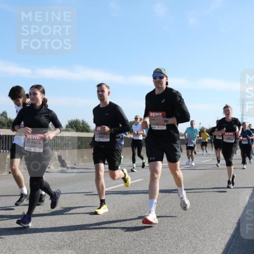 03.10.2025 - Köhlbrandbrückenlauf Yannick Fuchs http://msf.ph/oto/9178305 03.10.2025 11:17:43 Position 3 4590, 4302, 4494 meine-sportfotos.de