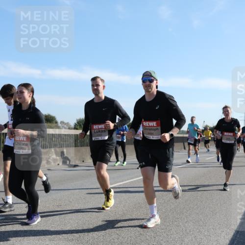 03.10.2025 - Köhlbrandbrückenlauf Yannick Fuchs http://msf.ph/oto/9178307 03.10.2025 11:17:43 Position 3 4590, 4302, 4494 meine-sportfotos.de