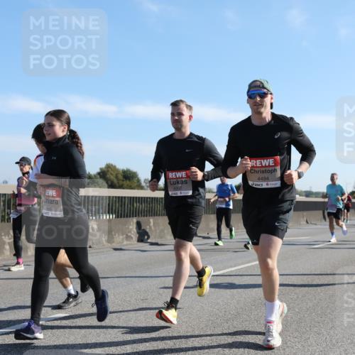 03.10.2025 - Köhlbrandbrückenlauf Yannick Fuchs http://msf.ph/oto/9178309 03.10.2025 11:17:43 Position 3 4590, 4302, 4494 meine-sportfotos.de