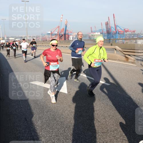 03.10.2025 - Köhlbrandbrückenlauf Yannick Fuchs http://msf.ph/oto/9178311 03.10.2025 08:49:52 Position 2 1751, 1792 meine-sportfotos.de