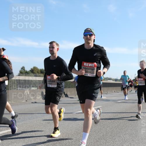 03.10.2025 - Köhlbrandbrückenlauf Yannick Fuchs http://msf.ph/oto/9178312 03.10.2025 11:17:43 Position 3 4590, 4302, 4494, 6721 meine-sportfotos.de