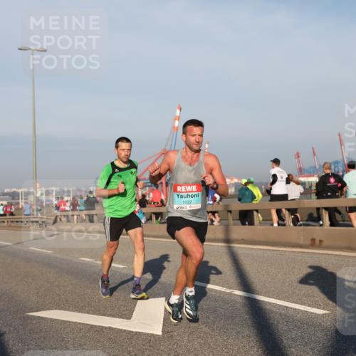 03.10.2025 - Köhlbrandbrückenlauf Yannick Fuchs http://msf.ph/oto/9178314 03.10.2025 08:30:48 Position 1 1022 meine-sportfotos.de