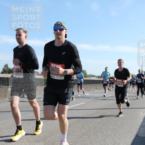 03.10.2025 - Köhlbrandbrückenlauf Yannick Fuchs http://msf.ph/oto/9178315 03.10.2025 11:17:43 Position 3 4302, 4494 meine-sportfotos.de