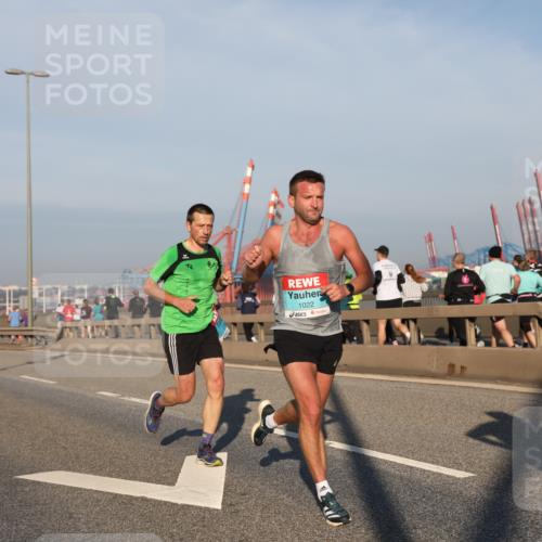 03.10.2025 - Köhlbrandbrückenlauf Yannick Fuchs http://msf.ph/oto/9178317 03.10.2025 08:30:48 Position 1 1022 meine-sportfotos.de