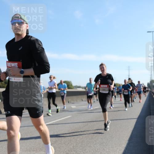 03.10.2025 - Köhlbrandbrückenlauf Yannick Fuchs http://msf.ph/oto/9178318 03.10.2025 11:17:43 Position 3 1302, 4454 meine-sportfotos.de