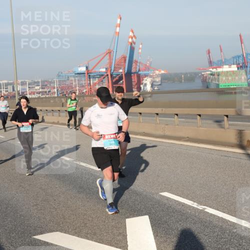 03.10.2025 - Köhlbrandbrückenlauf Yannick Fuchs http://msf.ph/oto/9178340 03.10.2025 08:49:55 Position 2 3815 meine-sportfotos.de