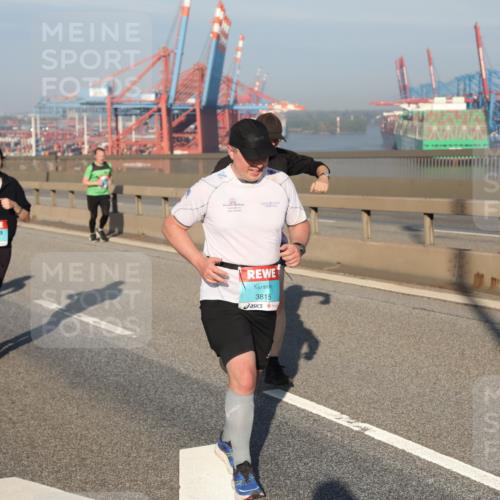 03.10.2025 - Köhlbrandbrückenlauf Yannick Fuchs http://msf.ph/oto/9178348 03.10.2025 08:49:55 Position 2 3815 meine-sportfotos.de