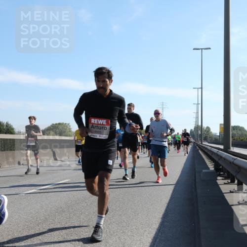 03.10.2025 - Köhlbrandbrückenlauf Yannick Fuchs http://msf.ph/oto/9178356 03.10.2025 11:17:47 Position 3 4643, 4665 meine-sportfotos.de