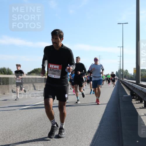 03.10.2025 - Köhlbrandbrückenlauf Yannick Fuchs http://msf.ph/oto/9178359 03.10.2025 11:17:47 Position 3 4665 meine-sportfotos.de