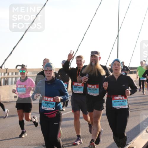 03.10.2025 - Köhlbrandbrückenlauf Yannick Fuchs http://msf.ph/oto/9178386 03.10.2025 08:31:08 Position 1 2957, 3827, 2079, 1391, 1419, 1538 meine-sportfotos.de