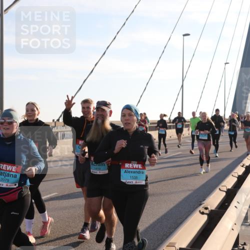 03.10.2025 - Köhlbrandbrückenlauf Yannick Fuchs http://msf.ph/oto/9178397 03.10.2025 08:31:09 Position 1 2079, 1419, 1538 meine-sportfotos.de