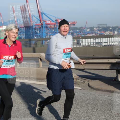 03.10.2025 - Köhlbrandbrückenlauf Yannick Fuchs http://msf.ph/oto/9178403 03.10.2025 08:50:04 Position 2 2853, 2851, 118 meine-sportfotos.de