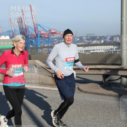 03.10.2025 - Köhlbrandbrückenlauf Yannick Fuchs http://msf.ph/oto/9178406 03.10.2025 08:50:04 Position 2 2853, 2851, 18 meine-sportfotos.de