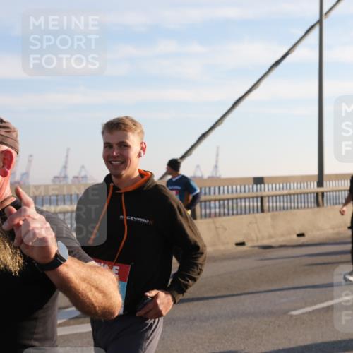 03.10.2025 - Köhlbrandbrückenlauf Yannick Fuchs http://msf.ph/oto/9178411 03.10.2025 08:31:11 Position 1  meine-sportfotos.de