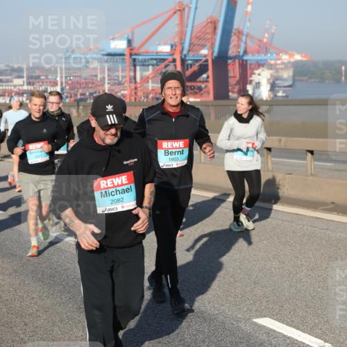 03.10.2025 - Köhlbrandbrückenlauf Yannick Fuchs http://msf.ph/oto/9178415 03.10.2025 08:50:06 Position 2 2577, 1803, 2082 meine-sportfotos.de