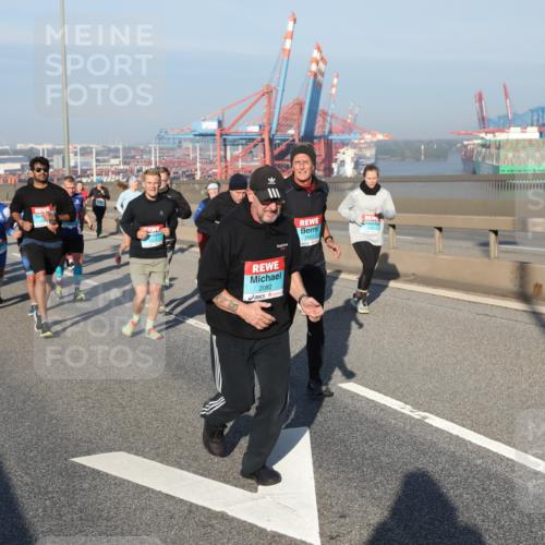03.10.2025 - Köhlbrandbrückenlauf Yannick Fuchs http://msf.ph/oto/9178418 03.10.2025 08:50:06 Position 2 2082, 1803, 1 meine-sportfotos.de