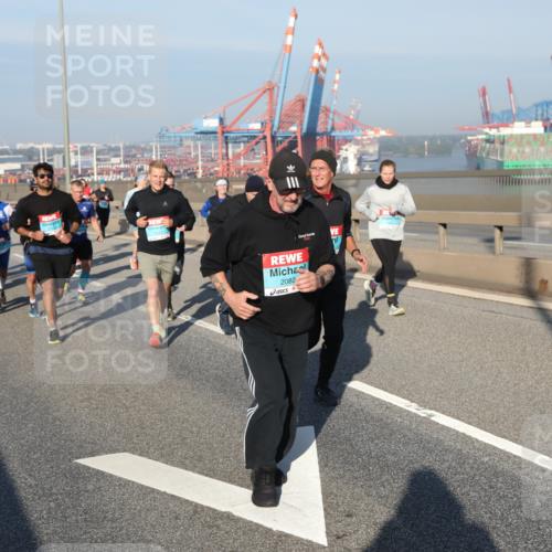 03.10.2025 - Köhlbrandbrückenlauf Yannick Fuchs http://msf.ph/oto/9178420 03.10.2025 08:50:06 Position 2 2082 meine-sportfotos.de