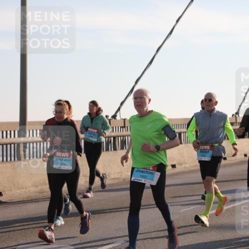 03.10.2025 - Köhlbrandbrückenlauf Yannick Fuchs http://msf.ph/oto/9178427 03.10.2025 08:31:13 Position 1 1615, 1802, 3528, 1634 meine-sportfotos.de