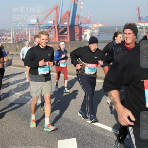 03.10.2025 - Köhlbrandbrückenlauf Yannick Fuchs http://msf.ph/oto/9178433 03.10.2025 08:50:07 Position 2 2577, 2372 meine-sportfotos.de