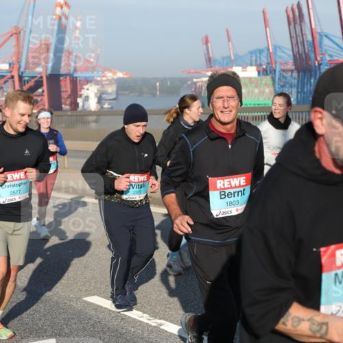 03.10.2025 - Köhlbrandbrückenlauf Yannick Fuchs http://msf.ph/oto/9178436 03.10.2025 08:50:08 Position 2 2577, 2372, 1803, 2082, 16 meine-sportfotos.de