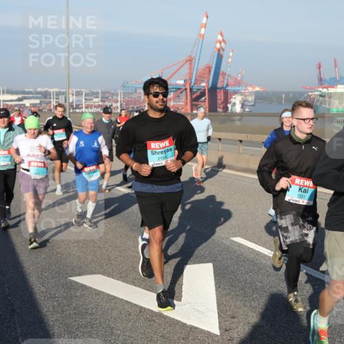 03.10.2025 - Köhlbrandbrückenlauf Yannick Fuchs http://msf.ph/oto/9178449 03.10.2025 08:50:09 Position 2 2168, 1551, 2577 meine-sportfotos.de