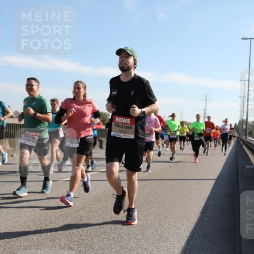 03.10.2025 - Köhlbrandbrückenlauf Yannick Fuchs http://msf.ph/oto/9178459 03.10.2025 11:17:54 Position 3 5242, 4391 meine-sportfotos.de