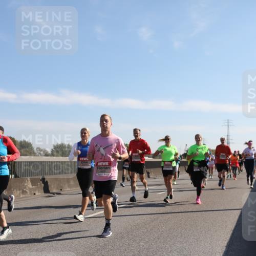 03.10.2025 - Köhlbrandbrückenlauf Yannick Fuchs http://msf.ph/oto/9178467 03.10.2025 11:17:55 Position 3 4448, 5870 meine-sportfotos.de