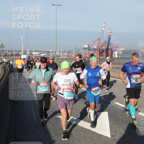 03.10.2025 - Köhlbrandbrückenlauf Yannick Fuchs http://msf.ph/oto/9178468 03.10.2025 08:50:10 Position 2 1794, 3833 meine-sportfotos.de