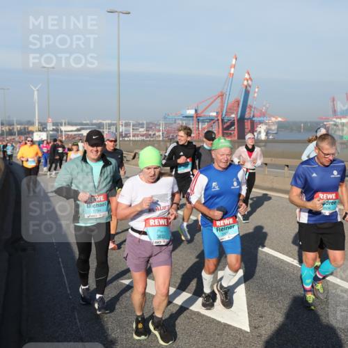 03.10.2025 - Köhlbrandbrückenlauf Yannick Fuchs http://msf.ph/oto/9178469 03.10.2025 08:50:10 Position 2 1794, 3833, 3505, 3506 meine-sportfotos.de