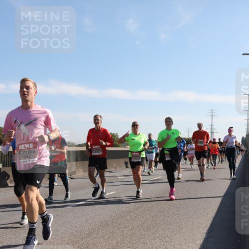 03.10.2025 - Köhlbrandbrückenlauf Yannick Fuchs http://msf.ph/oto/9178472 03.10.2025 11:17:56 Position 3 5870 meine-sportfotos.de