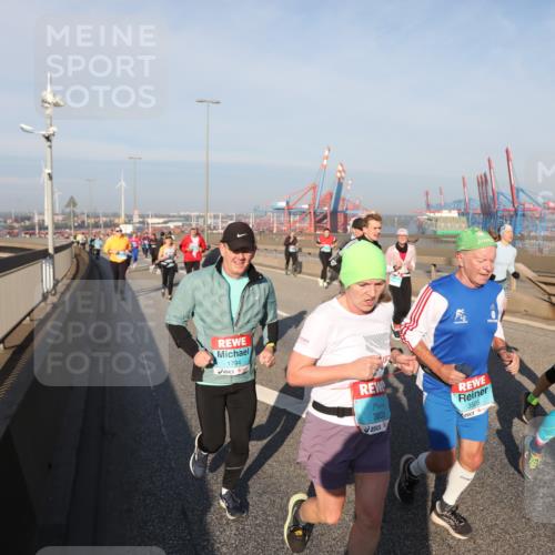 03.10.2025 - Köhlbrandbrückenlauf Yannick Fuchs http://msf.ph/oto/9178476 03.10.2025 08:50:11 Position 2 1794, 3833, 3505 meine-sportfotos.de