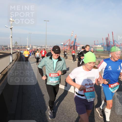 03.10.2025 - Köhlbrandbrückenlauf Yannick Fuchs http://msf.ph/oto/9178478 03.10.2025 08:50:11 Position 2 1794, 3833, 3505 meine-sportfotos.de