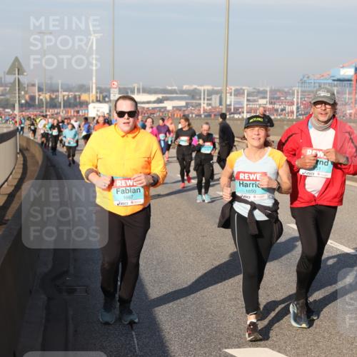 03.10.2025 - Köhlbrandbrückenlauf Yannick Fuchs http://msf.ph/oto/9178508 03.10.2025 08:50:14 Position 2 1667, 1650, 651 meine-sportfotos.de
