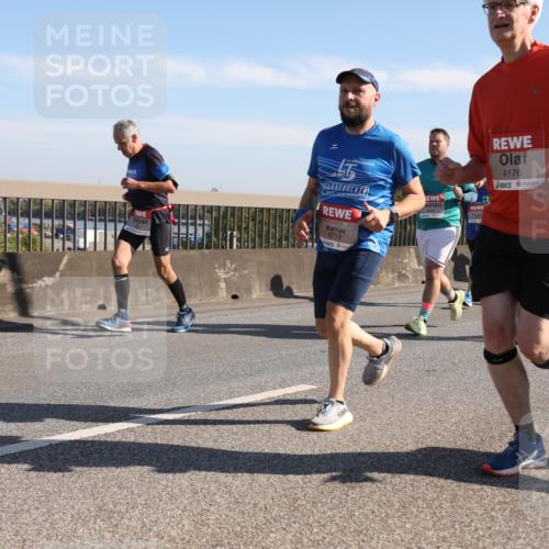 03.10.2025 - Köhlbrandbrückenlauf Yannick Fuchs http://msf.ph/oto/9178518 03.10.2025 11:18:00 Position 3 1869, 6719, 4176 meine-sportfotos.de