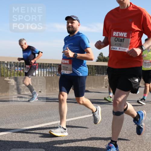 03.10.2025 - Köhlbrandbrückenlauf Yannick Fuchs http://msf.ph/oto/9178521 03.10.2025 11:18:00 Position 3 6719, 4176 meine-sportfotos.de